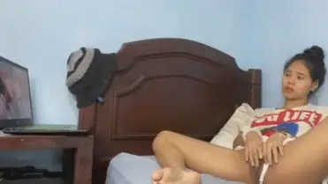 Nonton Video Mesum Berujung Colmek Ganas di Kamar Tidur poster