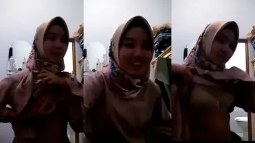 Skandal Oknum Guru Berhijab Main Di Kelas poster