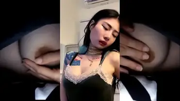Vey Ruby Jane Seleb TikTok Remas Dada Depan Kamera poster